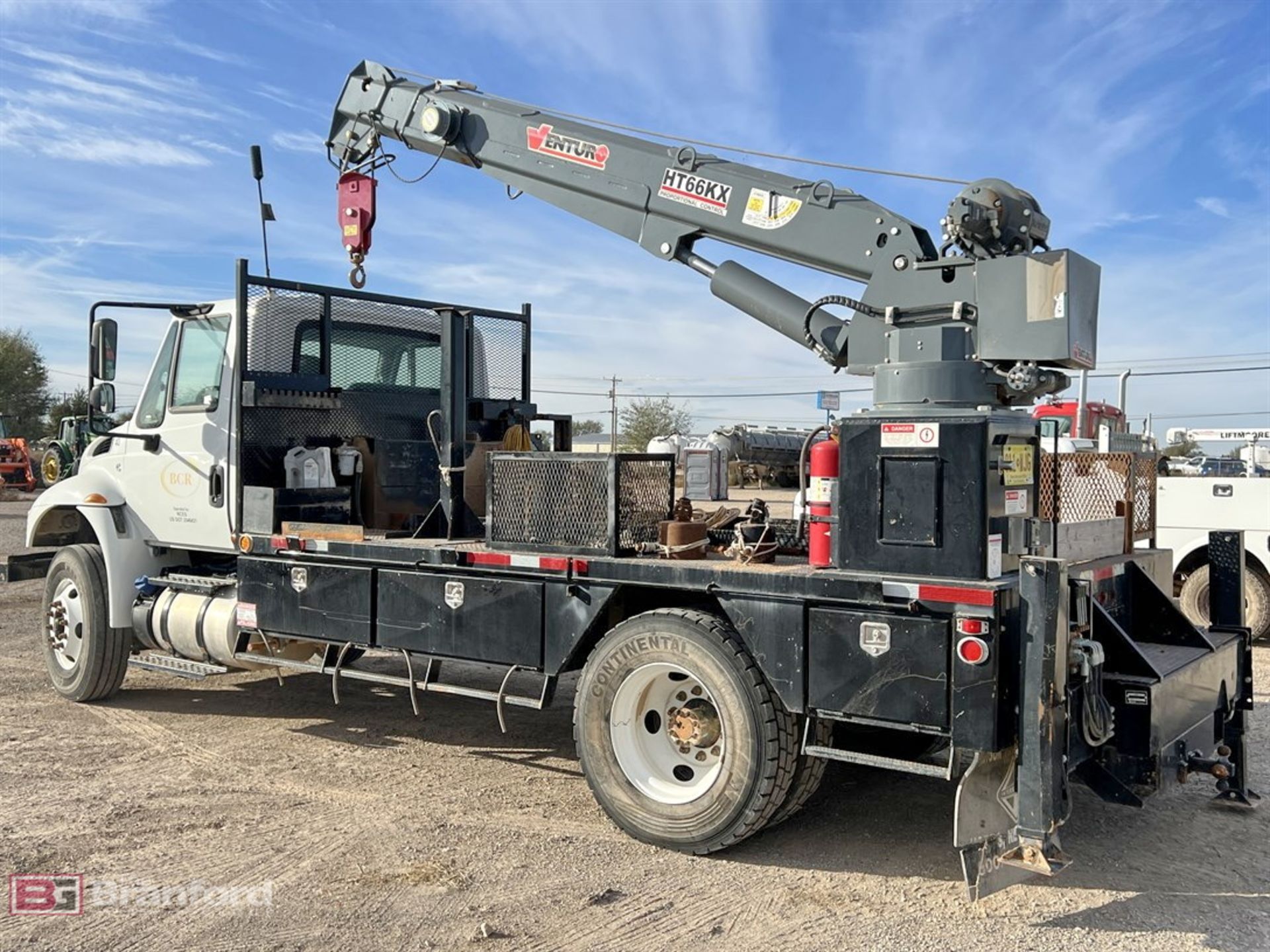 2019 International 4300 durastar 4x2 mechanics truck - Image 6 of 17