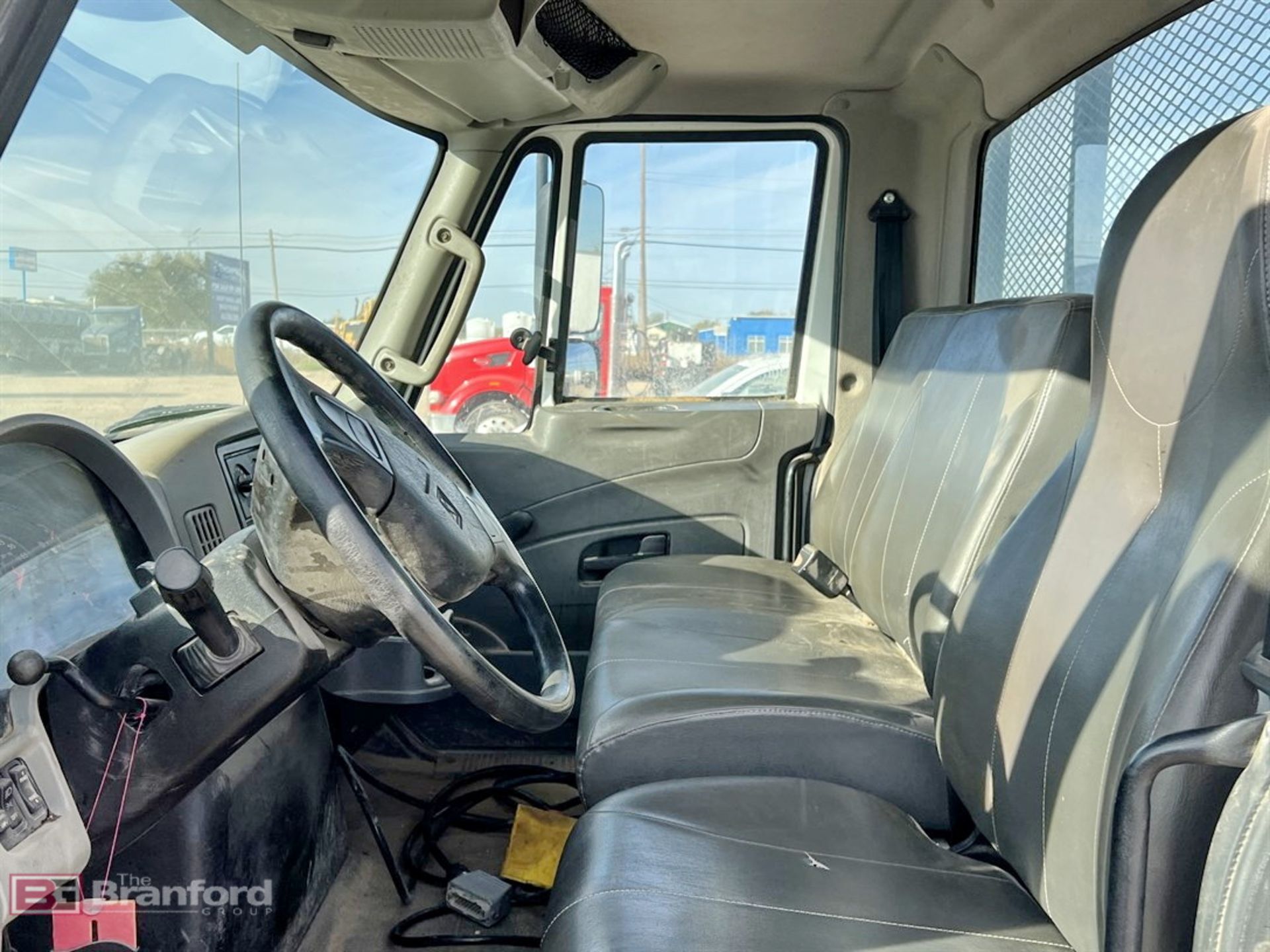 2019 International 4300 durastar 4x2 mechanics truck - Image 8 of 17