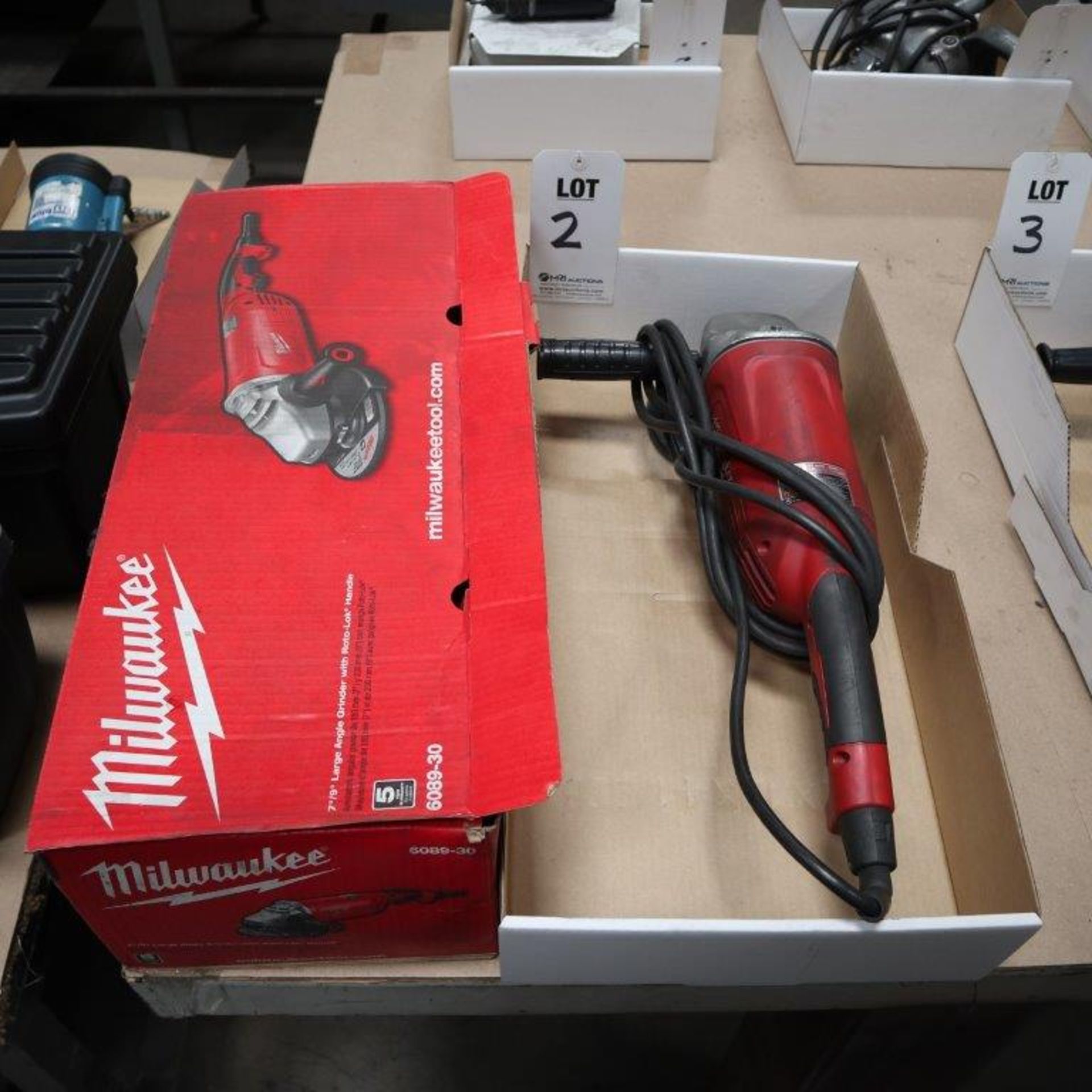 MILWAUKEE 7"/ 9" HEAVY DUTY ANGLE GRINDER, MODEL 6089-31 - Image 2 of 3