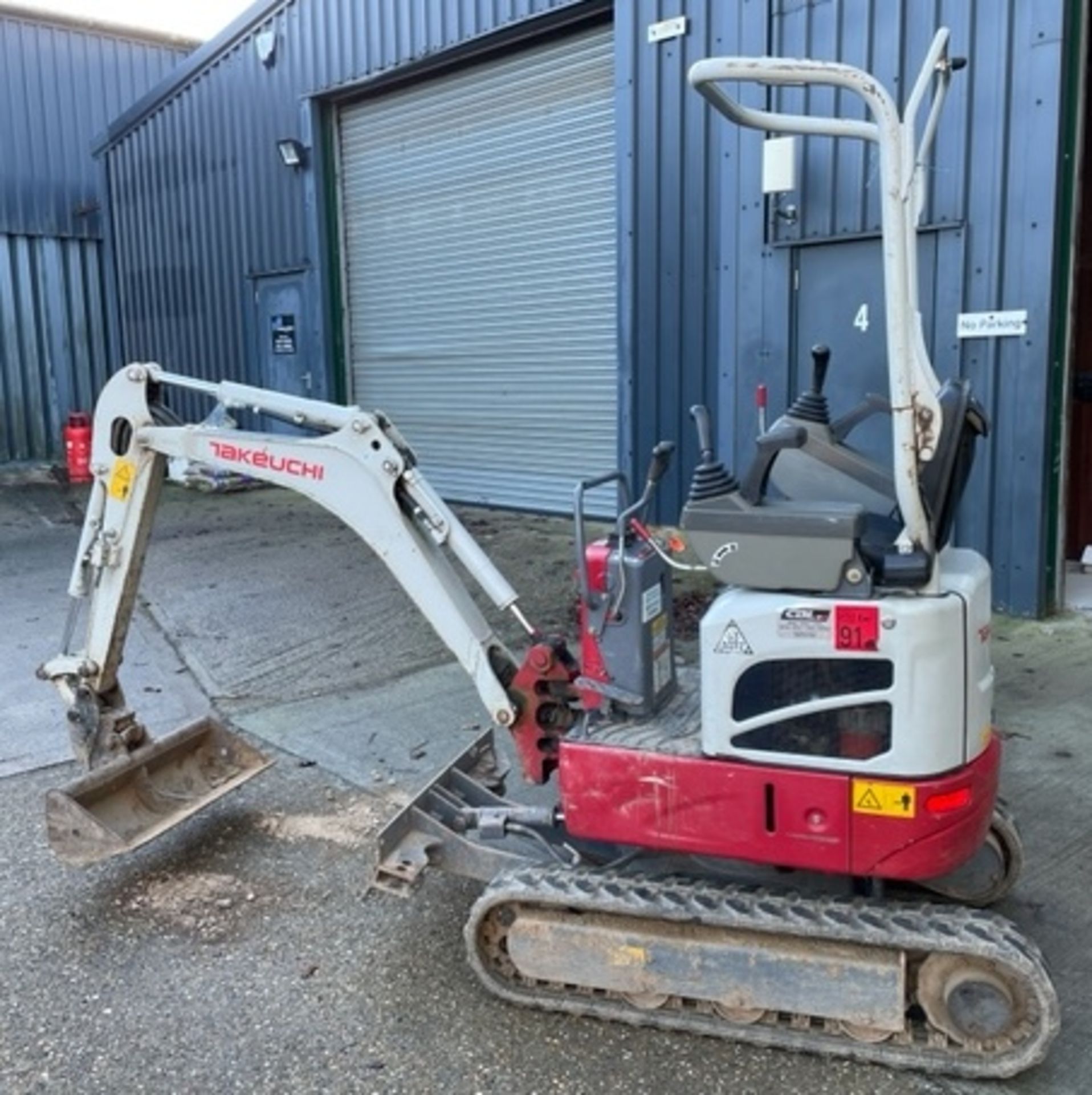 Takeuchi TB210R Compact Excavator with Rubber Tracks & Blade (2017), Serial Number; 211002308, 99 - Image 3 of 10