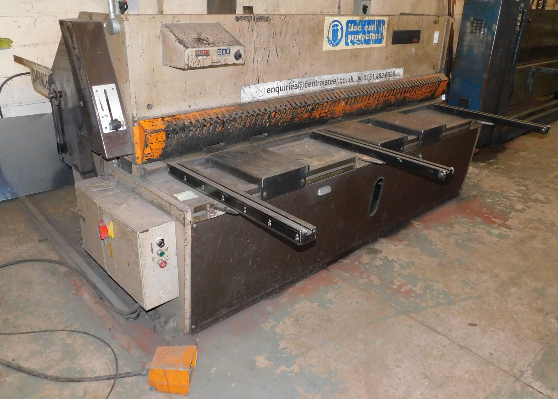 Edwards Model 6.5P/2500 Guillotine, Capacity 6.5 x 2530mm (Location: Liverpool. Please Refer to - Bild 3 aus 12