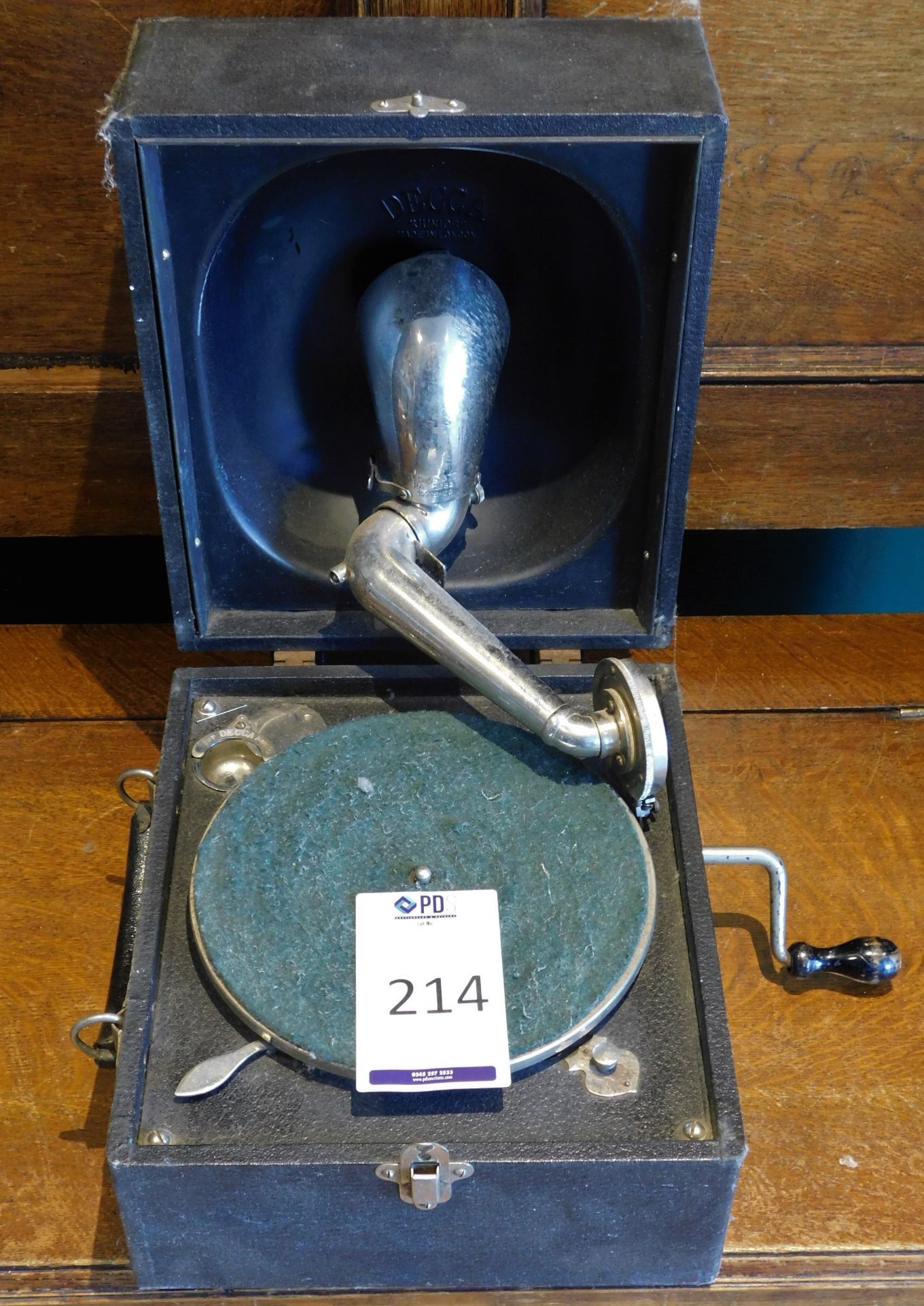 1920’s Portable Screen-Wind Grammar Phone (Location: Chipping Norton. Please Refer to General