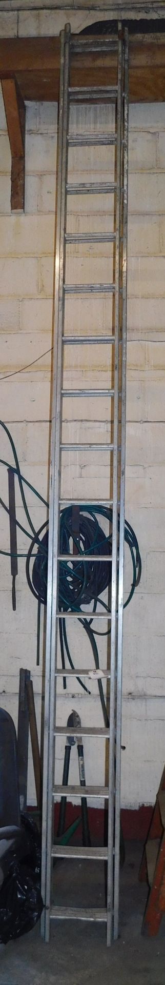 34-Tread Aluminium Double Extension Ladder (Location: Liverpool. Please Refer to General Notes)