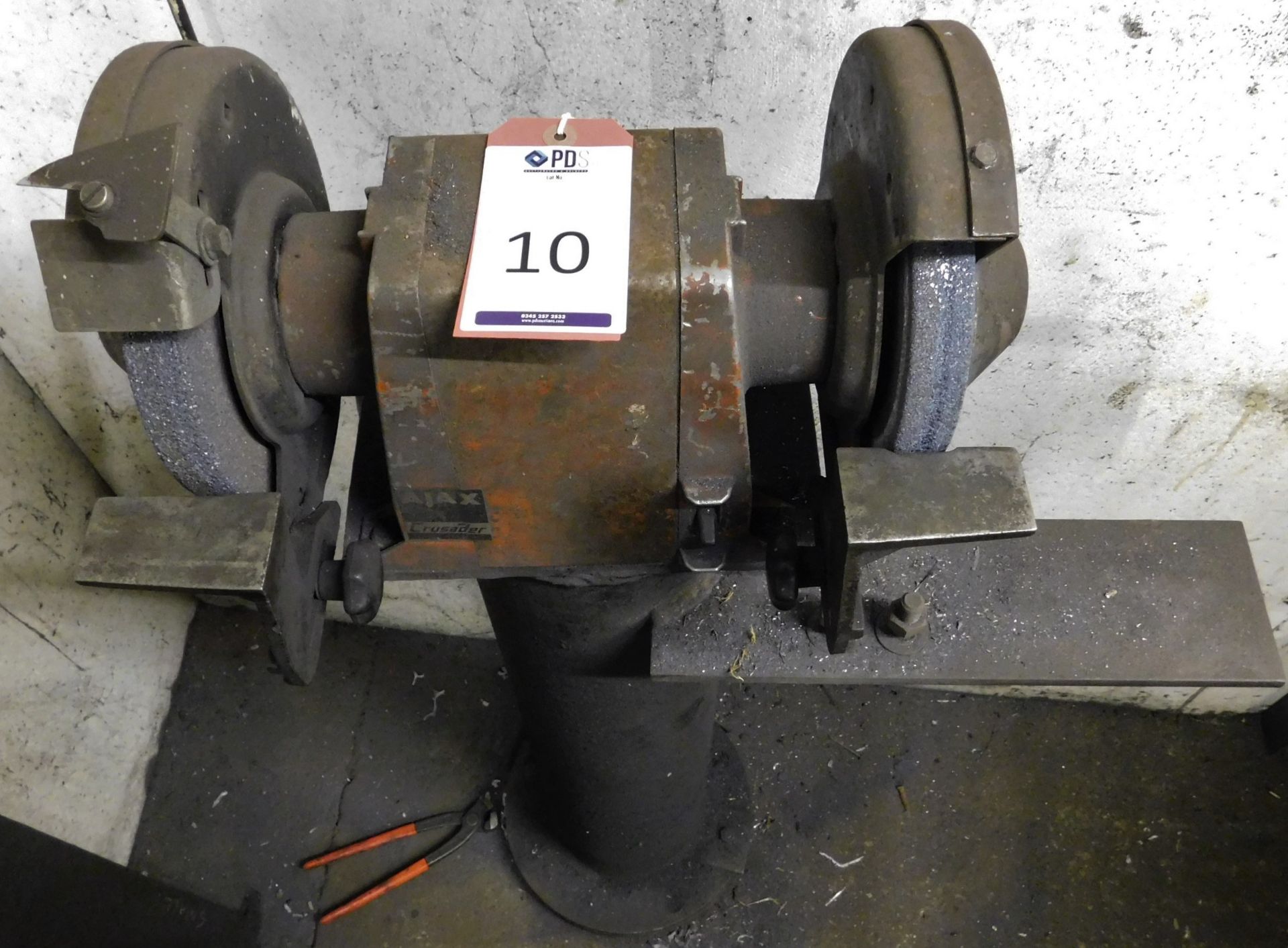 Double Ended Pedestal Grinder (Location: Finedon - Please Refer to General Notes)