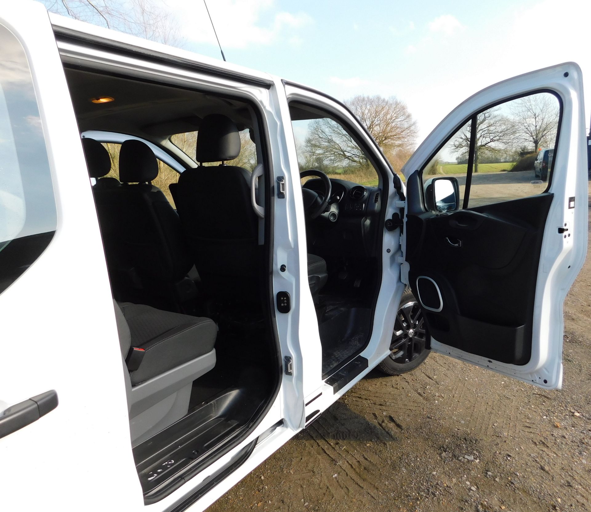 Vauxhall Vivaro 2900 LE NAV CDTI BT S/S Bi-Turbo, Registration EJ17 ZFW, First Registered May - Image 16 of 27