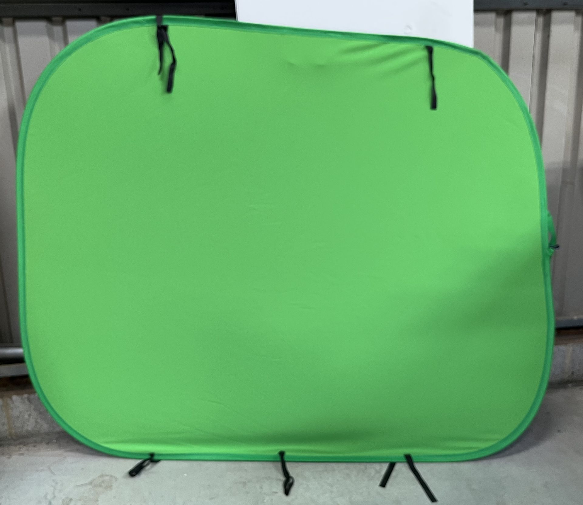 Lastolite Green Screen & Reflective Sheet (Location Brentwood. Please Refer to General Notes)