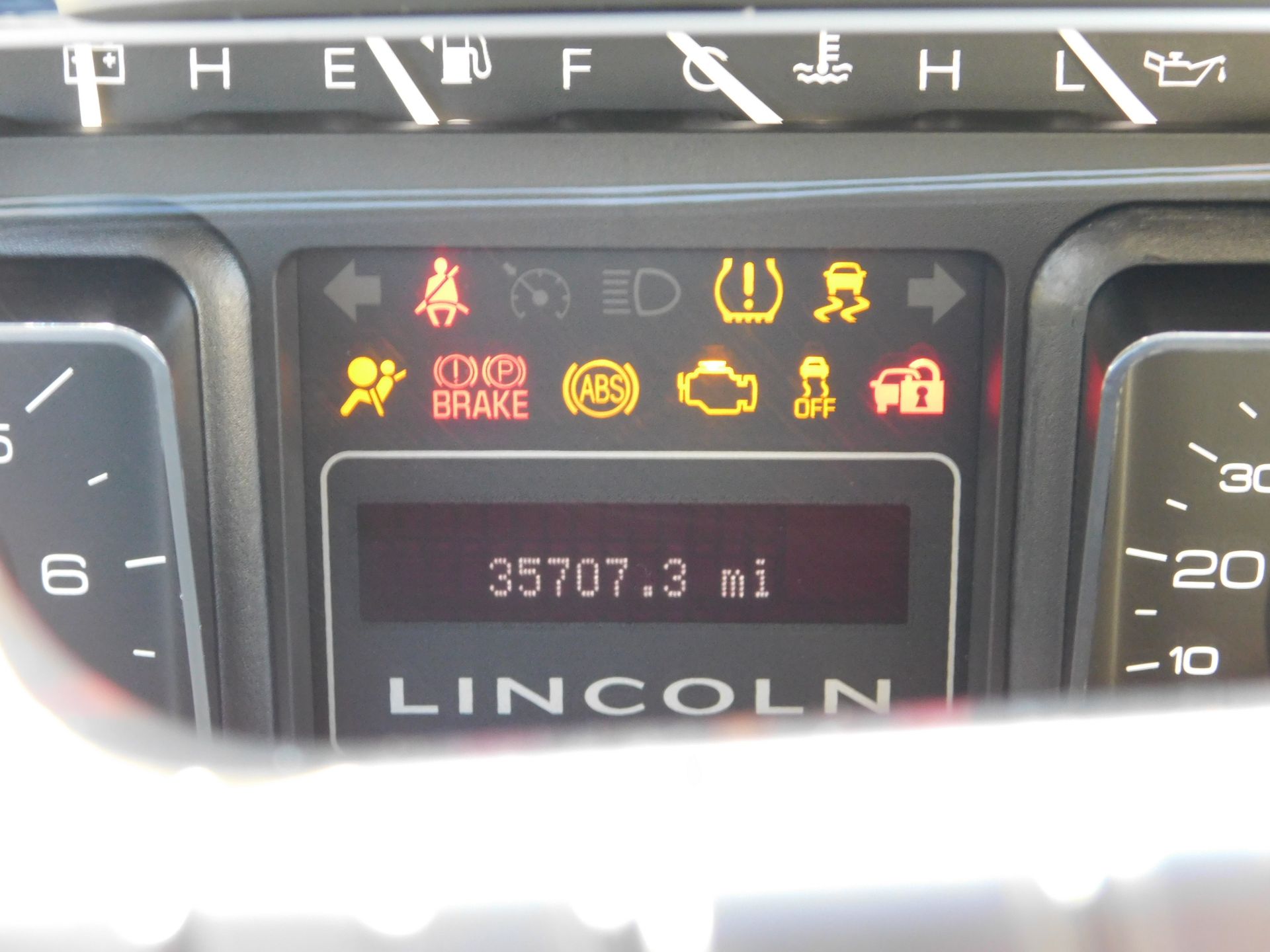 LINCOLN NAVIGATOR 8-SEAT LUXURY SUV 4WD, Registration KX14 JUJ, First Registered July 2014, Odometer - Image 9 of 28