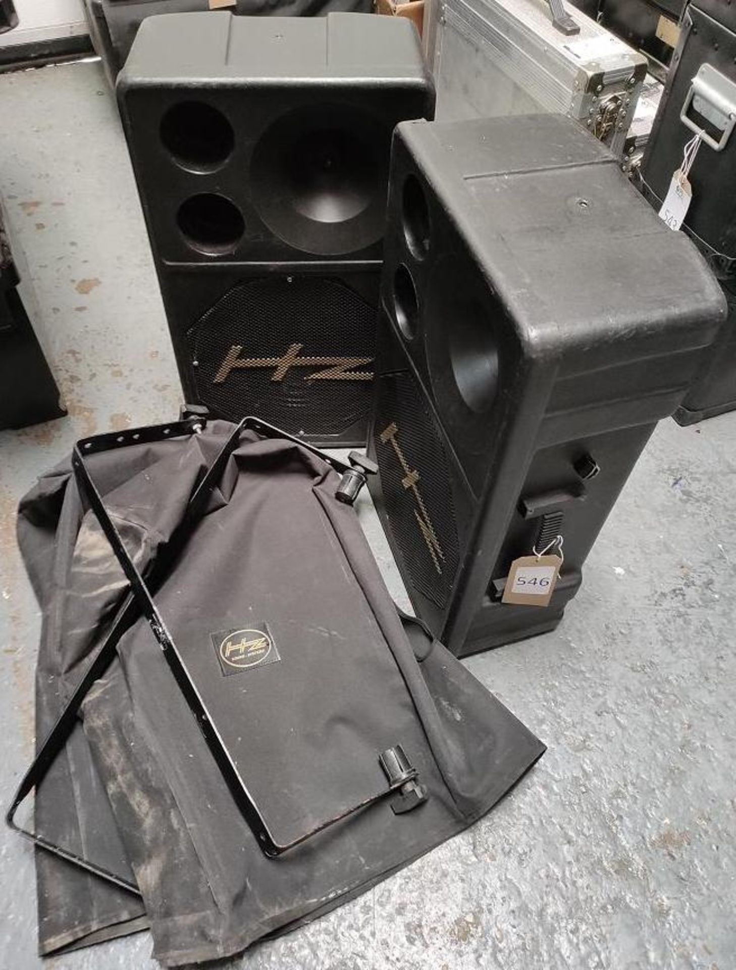 2 HZ Speaker 300w Black & 2 Speaker Rigging Hz 300 flying frame (Location Northampton. Please