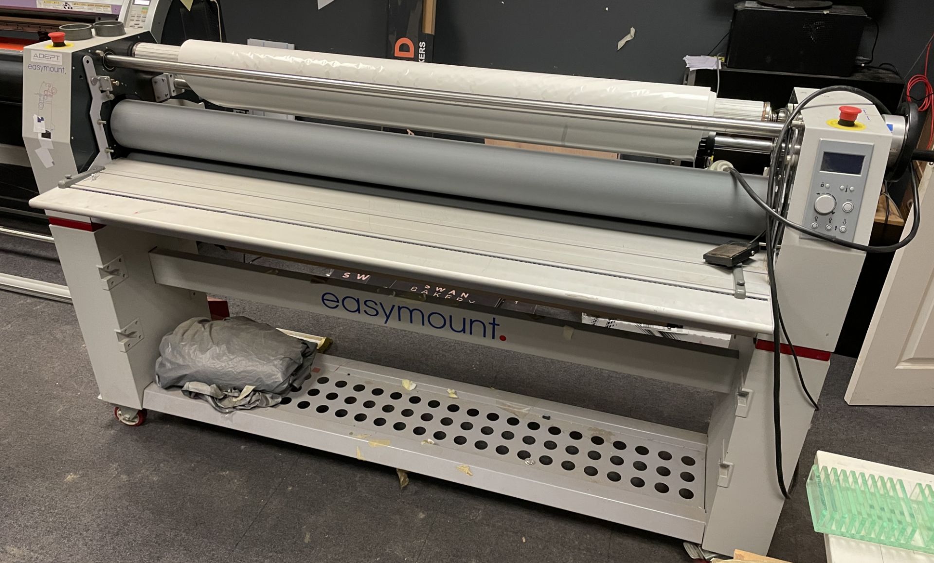 Easymount EM-1600SHW Wide Format Laminator (Location Oldham. Please Refer to General Notes) - Image 2 of 4