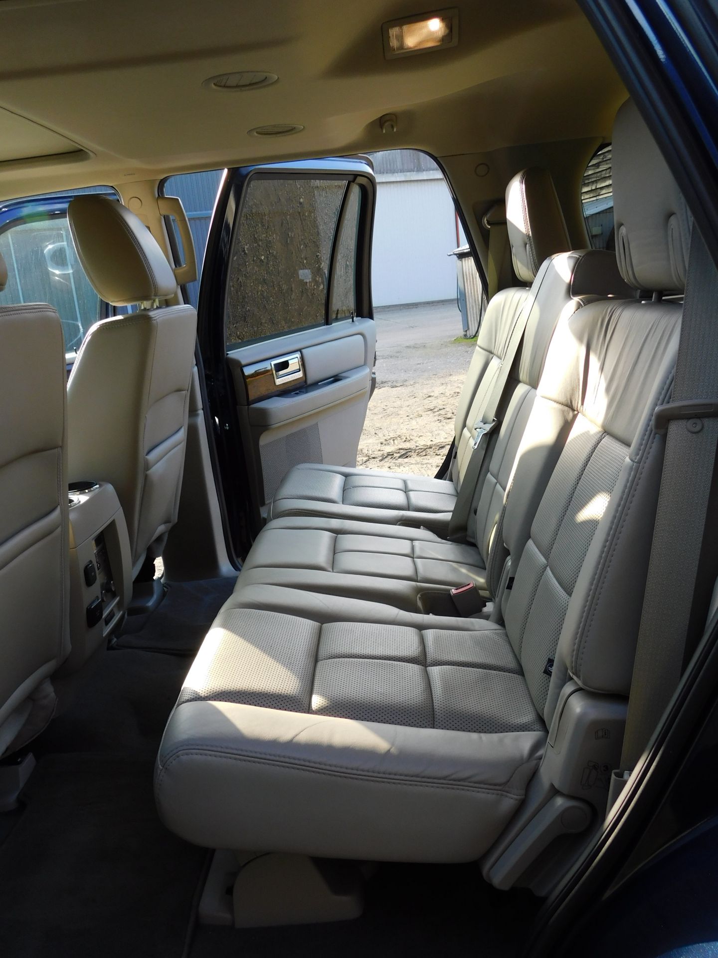 LINCOLN NAVIGATOR 8-SEAT LUXURY SUV 4WD, Registration KX14 JUJ, First Registered July 2014, Odometer - Image 18 of 28