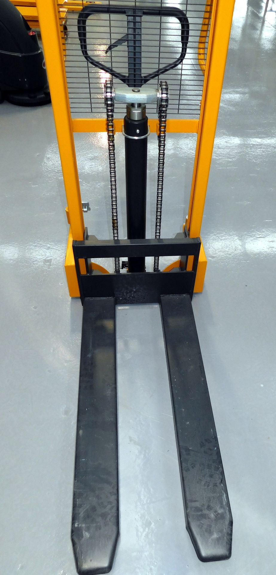 Type SFH10 Manual Stacker Pallet Lifter (2020), Capacity 1,000kg, Serial Number; J20112934-2/002 - Image 2 of 7