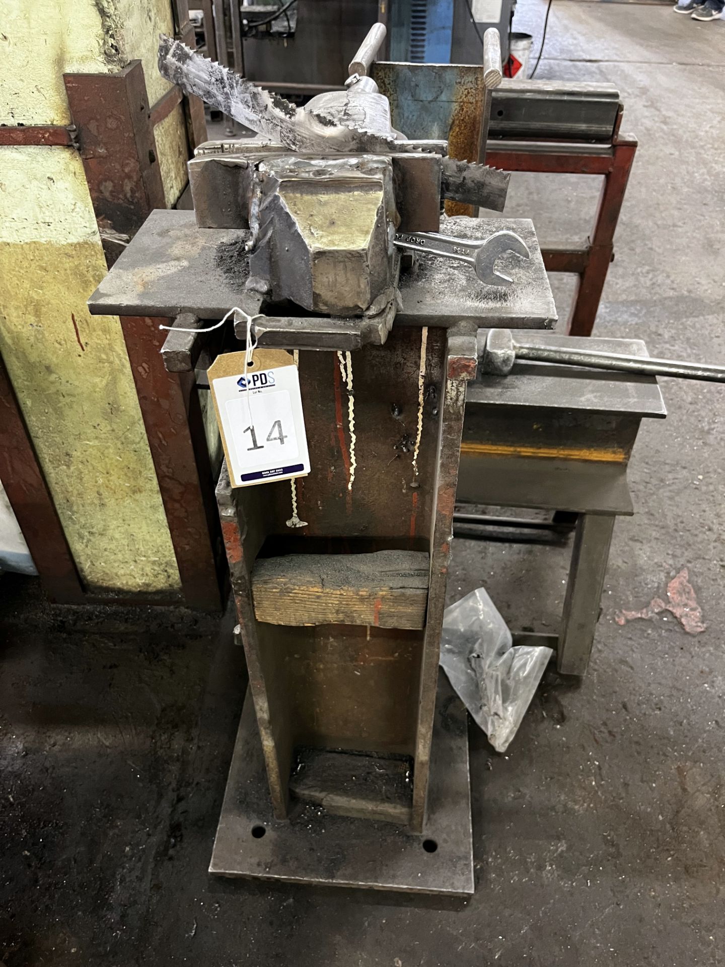 Bespoke Metalworking Stand & Fitted Vice (Location: Tottenham. Please Refer to General Notes)