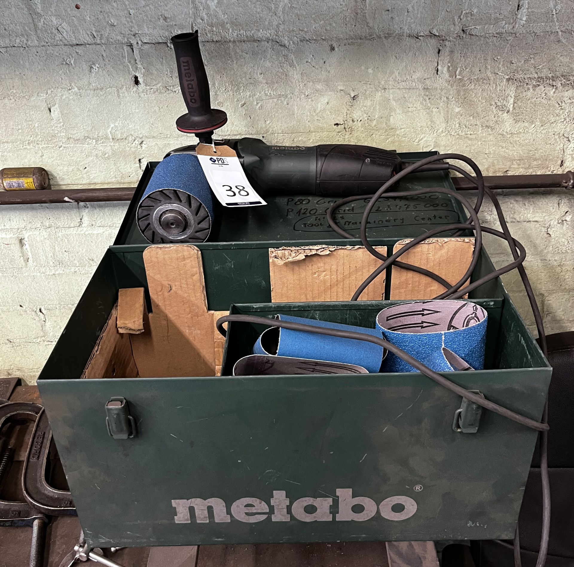 Metabo SE12-115 Linisher, 110v (Location: Tottenham. Please Refer to General Notes)