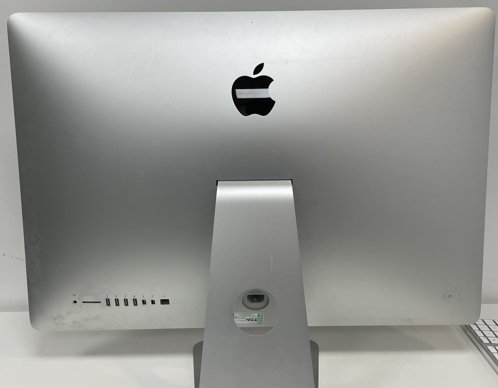 Apple iMac (A1419) Desktop Computer, Quad-Core Intel Core i7 CPU @ 3.5 GHz, 32 GB RAM, 500GB Flash - Image 2 of 6