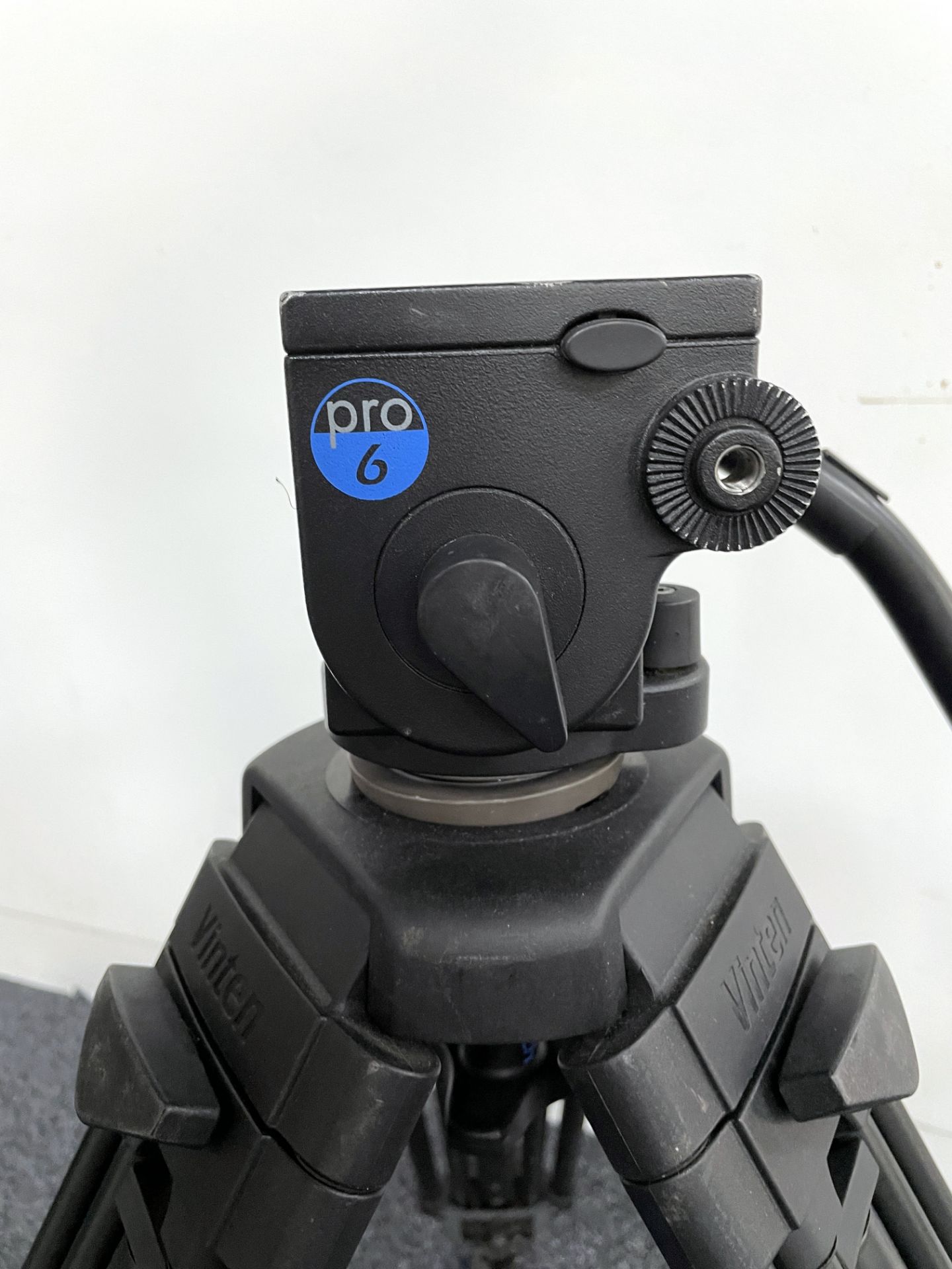 Vinten Pro 5 Pro-Touch Fluid Tripod, PT525 Legs - DE