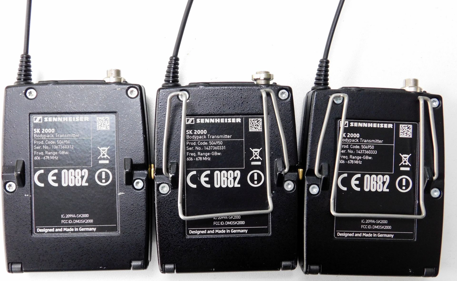 Sennheiser EN2050 Rackmount “True Diversity” Receiver with Three SK2000 Body Pack Transmitters ( - Image 2 of 4