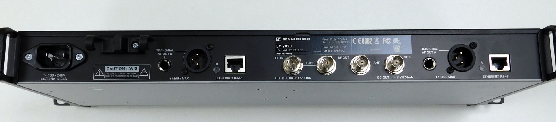 Sennheiser EN2050 Rackmount “True Diversity” Receiver with Three SK2000 Body Pack Transmitters ( - Image 3 of 4