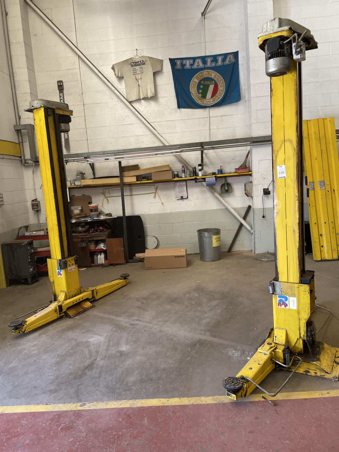 RAV 2 Post Vehicle Lift, Capacity 3500kg (Location: Bedford. Please Refer to General Notes)