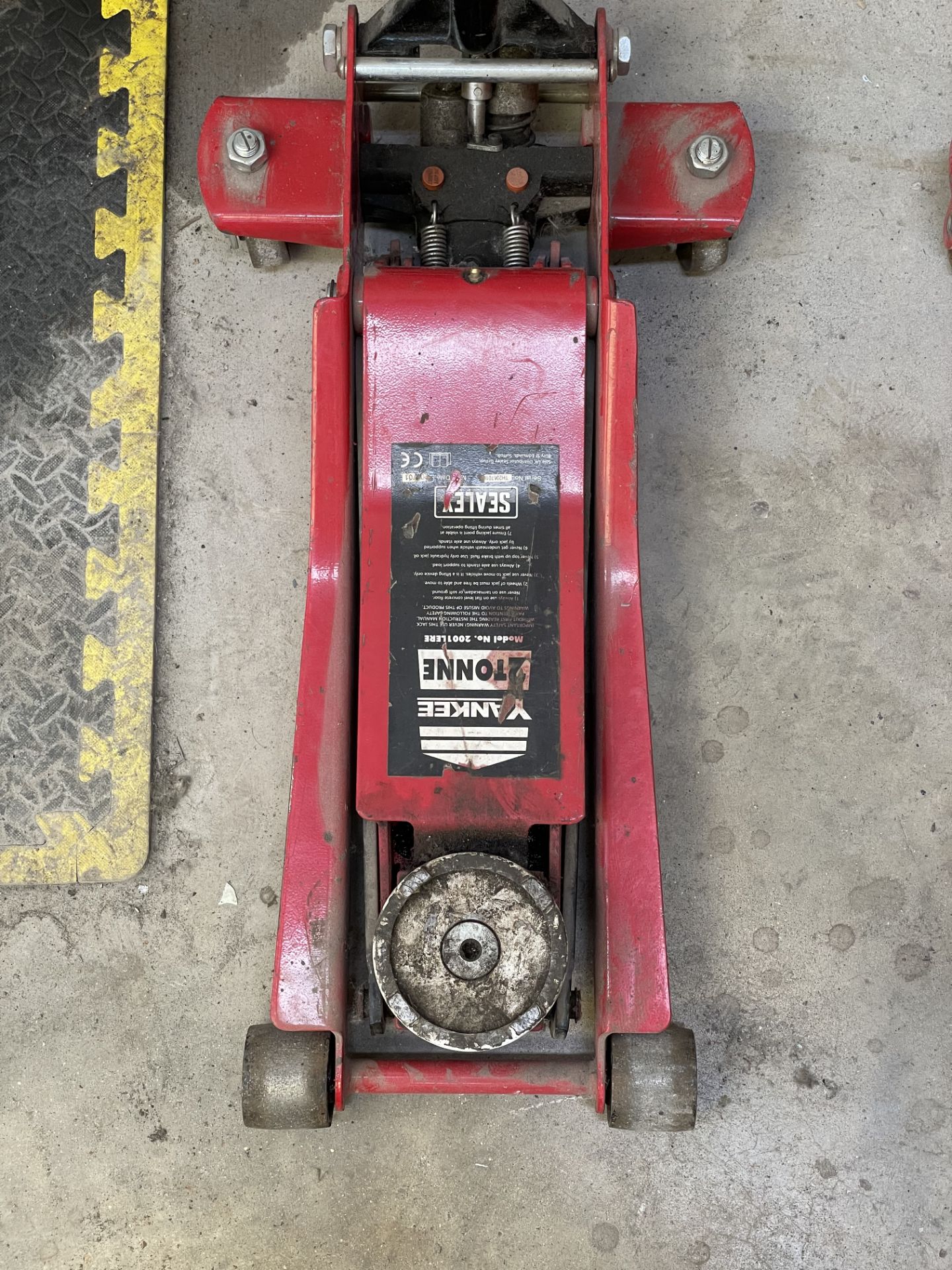 Sealey Yankee 2 Tonne Short Reach Trolley Jack (Location: Bedford. Please Refer to General Notes) - Image 2 of 2