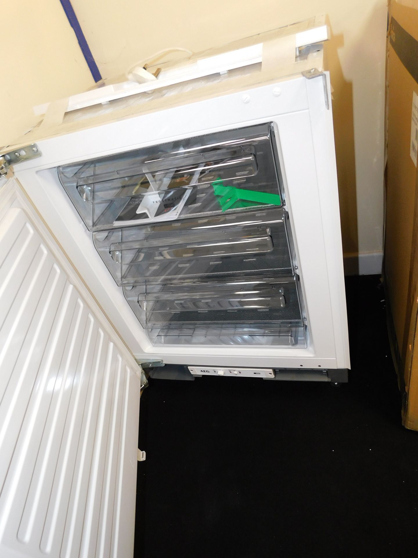 AEG 820FZDOD Built-In Freezer (Location Walsall. Please Refer to General Notes) - Image 2 of 2