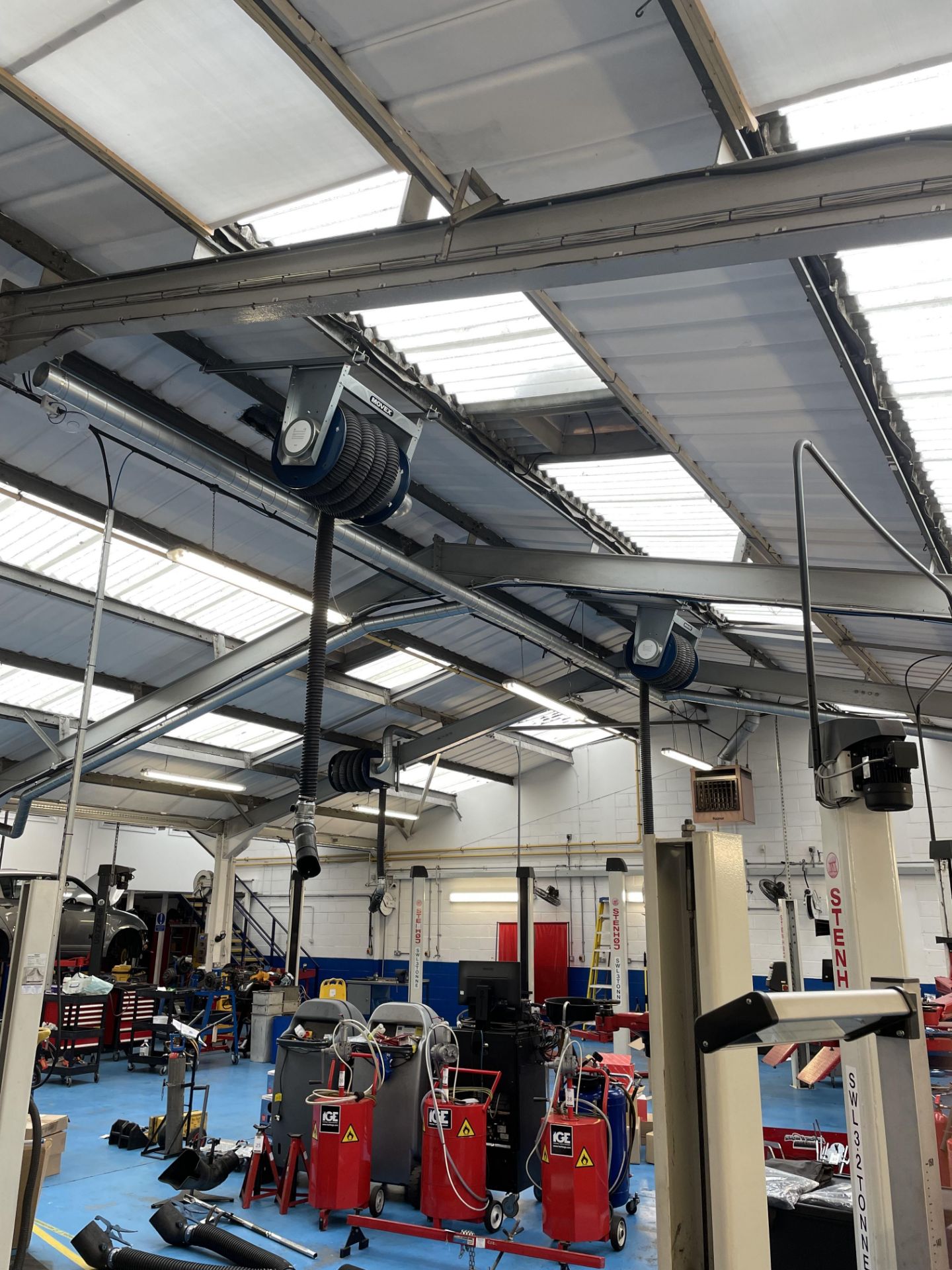 The Workshop Exhaust Extraction System Comprising 4 Recoil Extraction Hoses with Trunking & Movex - Image 3 of 5