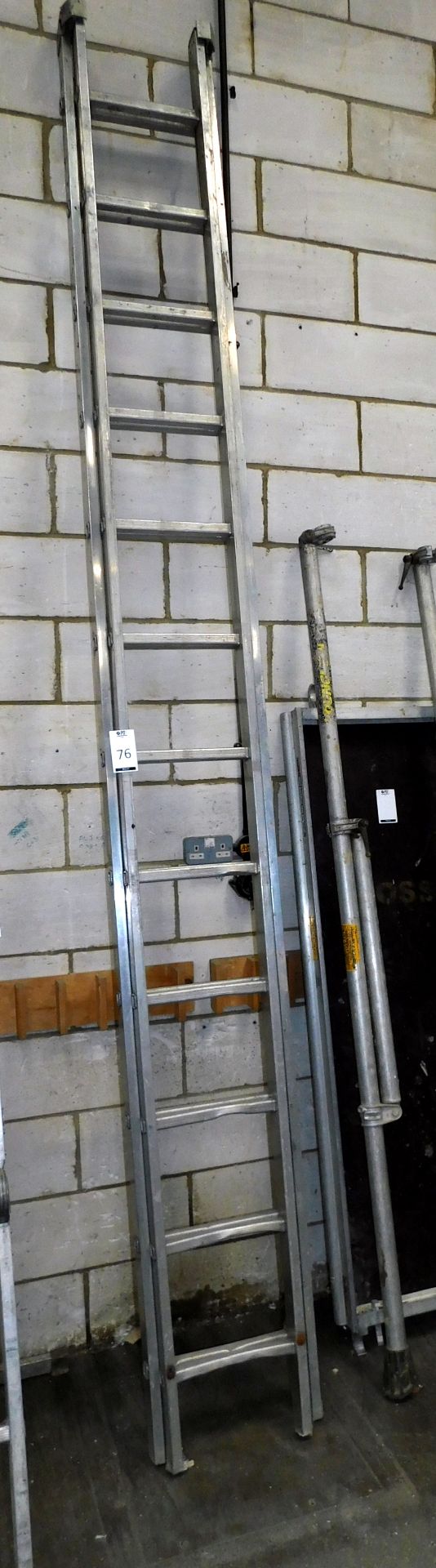 24-Rung Double Extension Aluminium Ladders (Location: Bedford. Please Refer to General Notes)
