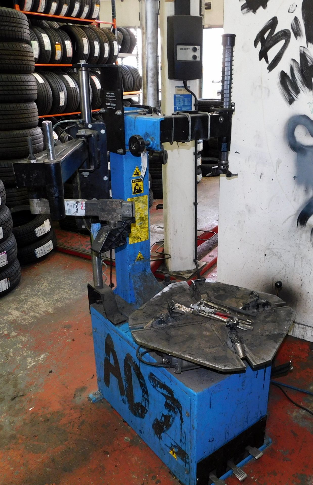 Hoffman MM302R Tyre Fitter, Serial Number 8822910503554 (2019), 240 v (Location Northampton.