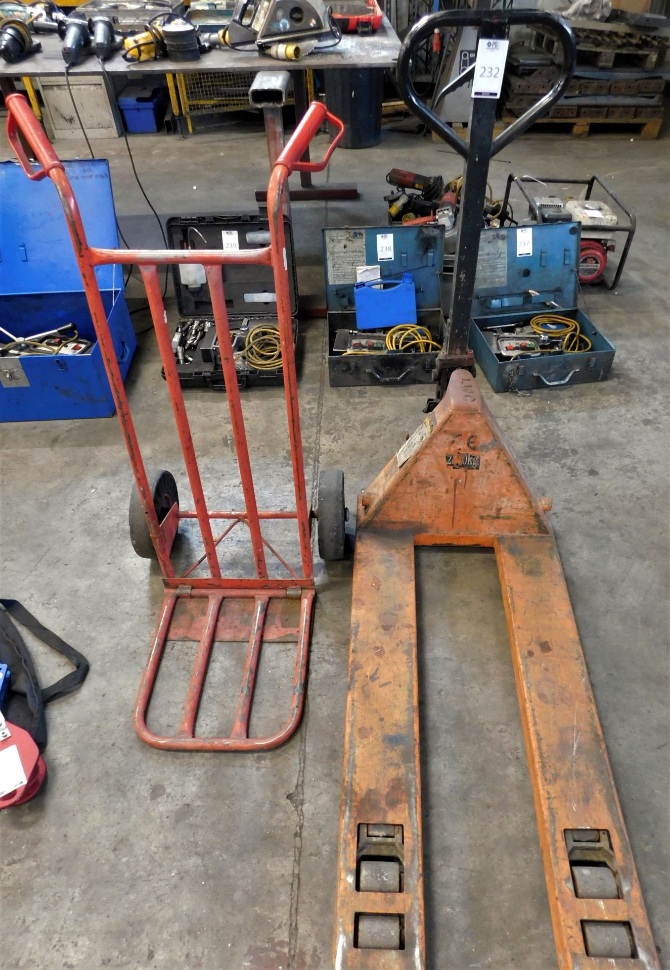 Hydraulic Pallet Truck 2500kg Capacity & a Sack barrow (Location Harlow. Please Refer to General