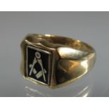 9ct gold masonic swivel signet ring. Ring size Q&1/2. Approx weight 7.7 grams. (B.P. 21% + VAT)