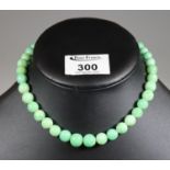 Graduated string of green hardstone beads. (B.P. 21% + VAT)