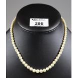 Sting of graduated cultured pearls. (B.P. 21% + VAT)