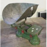 Vintage cast iron shop or grocery scales with metal pan. (B.P. 21% + VAT)