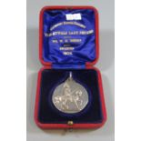 Hackney Horse Society silver medallion dated 1909 in original fitted leather box, 1.5oz troy approx.