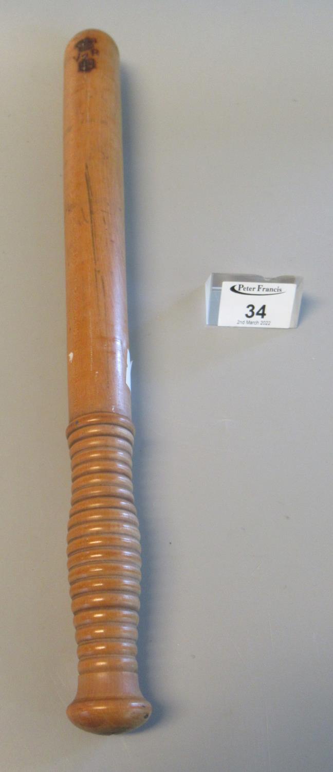 19th century Victorian beech turned wooden truncheon marked 'VR 2' with crown. (B.P. 21% + VAT)