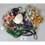 Collection of costume jewellery beads. (B.P. 21% + VAT)