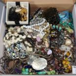 Collection of costume jewellery beads etc. (B.P. 21% + VAT)