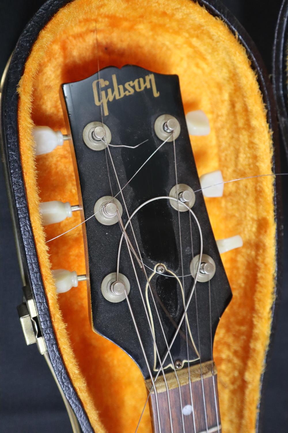 Vintage Gibson 501700 six string electric guitar with four pickups in natural wood finish and - Image 3 of 4