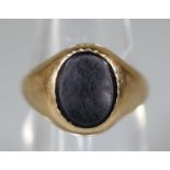 9ct gold and onyx oval signet ring. Ring size K&1/2. Approx weight 2.7 grams. (B.P. 21% + VAT)