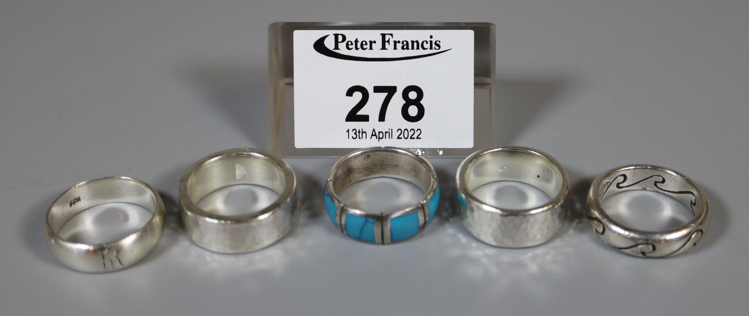 Five silver rings. All stamped, '925'. (B.P. 21% + VAT)