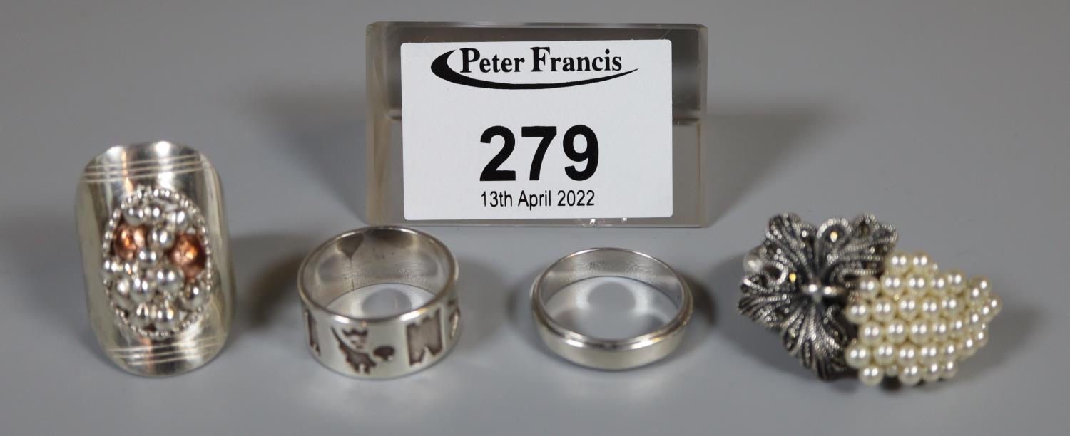 Four silver rings. All stamped, '925'. (B.P. 21% + VAT)