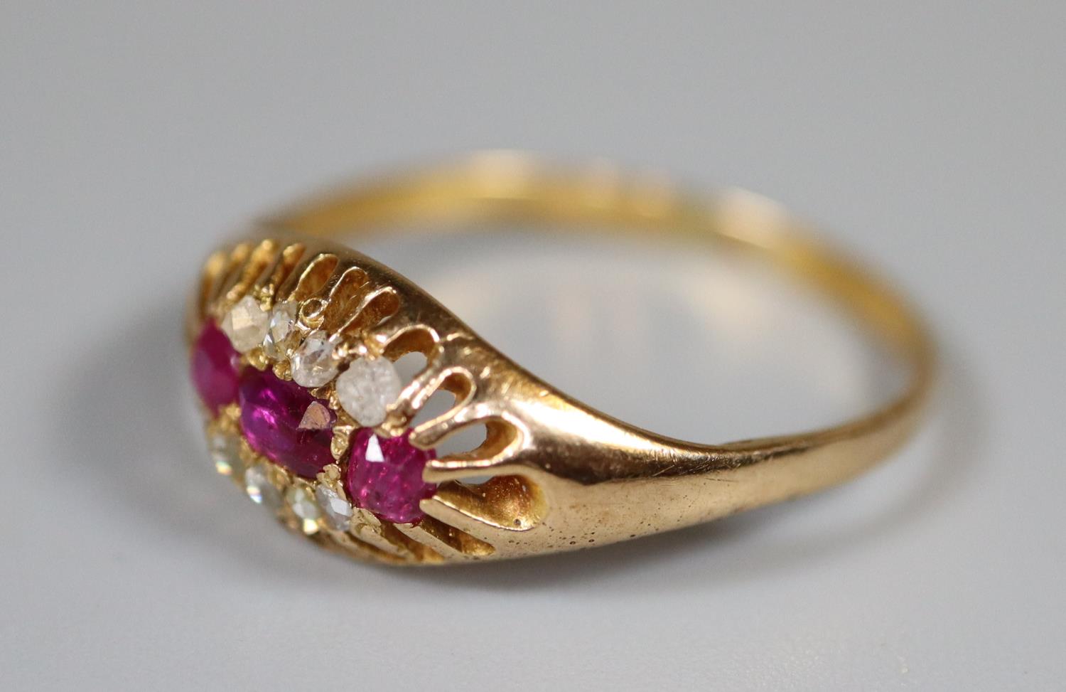 Yellow metal ruby and diamond ring. Ring size O&1/2. Approx weight 2 grams. (B.P. 21% + VAT) - Bild 2 aus 2
