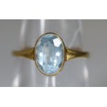 18ct gold ring set with an oval aquamarine. Ring size L. Approx weight 2g. (B.P. 21% + VAT)