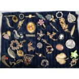 Box file comprising assorted vintage brooches of varying designs. (B. P. 21% + VAT)