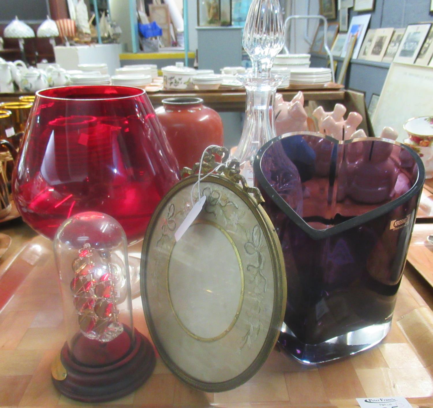 Three trays of assorted items to include a Brooke & Bentley ceramic barn owl clock, a pair of - Image 4 of 4