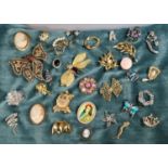 Box of assorted vintage and other costume brooches of varying designs, cameos, animals, insects,