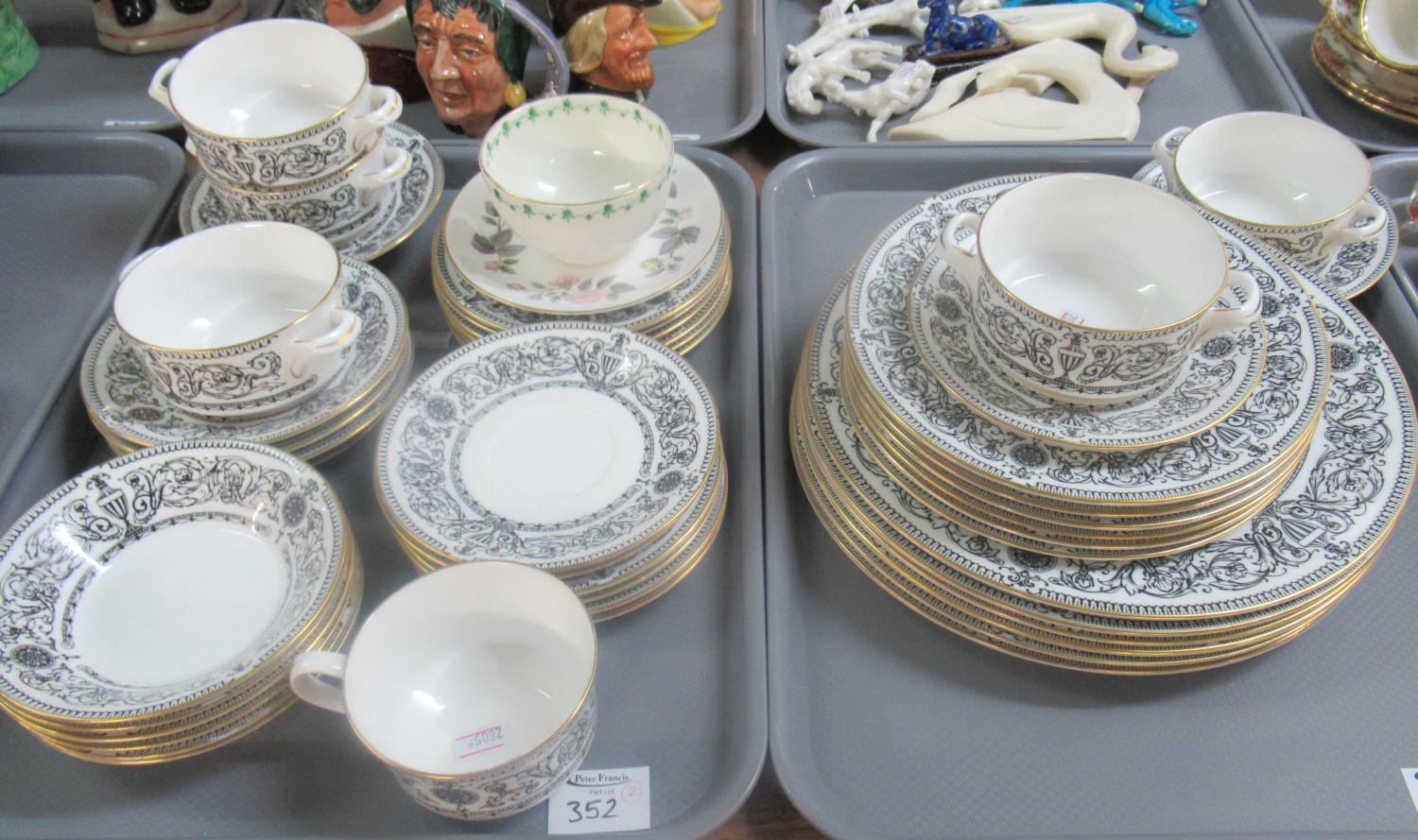 2 trays of Royal Worcester 'Padua' part dinner ware to include: 6 dinner plates, 6 side plates, 5