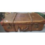 Vintage leather suitcase with the initials P.B. (B.P. 21% + VAT)