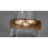 A 15ct gold engraved gold wedding ring. Ring size Q. Approx weight 6.4 grams. (B.P. 21% + VAT)