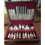 Mahogany canteen of good quality Kings pattern silver plated cutlery. (B.P. 21% + VAT)