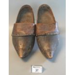 Pair of wooden clogs with leather straps. (B.P. 21% + VAT)